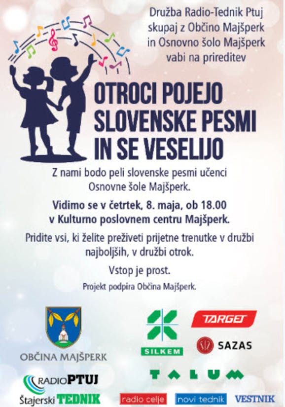 Otroci pojejo slovenske pesmi in se veselijo
